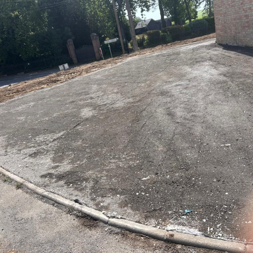 Nivellement de terrain à la mini-pelle à Valenciennes